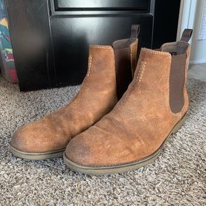 Clarks Hinman Chelsea Boots